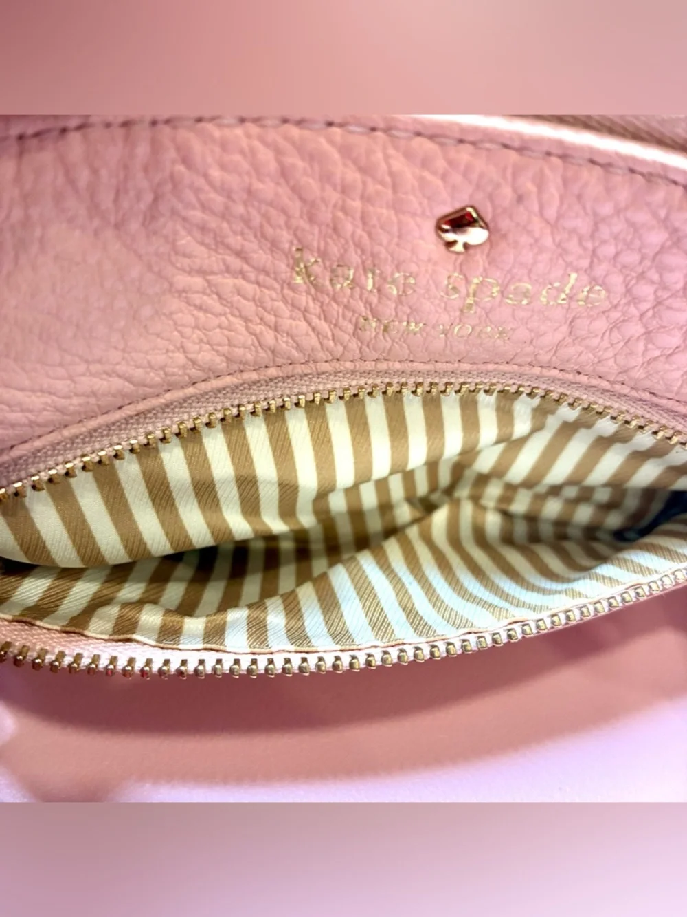 Preowned Kate Spade zip wallet wristlet